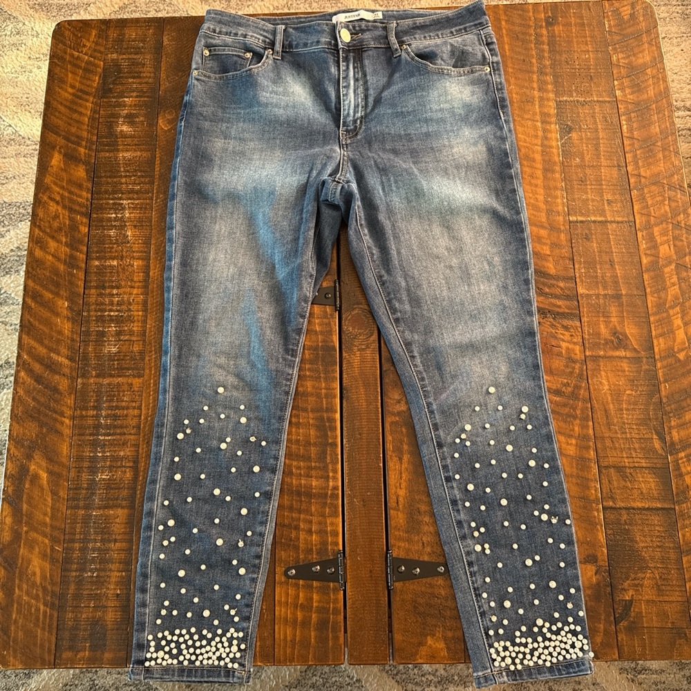 JustFab Pearl & Rhinestone Embellished Capri Jeans Women's Size 32